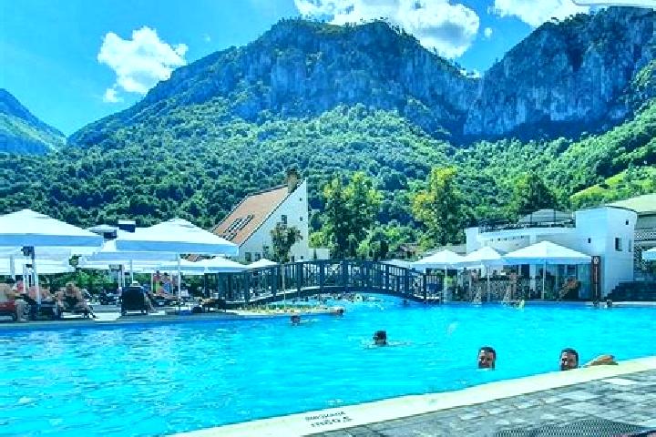Iris, 27 — Escort in Baia de Arama, Romania