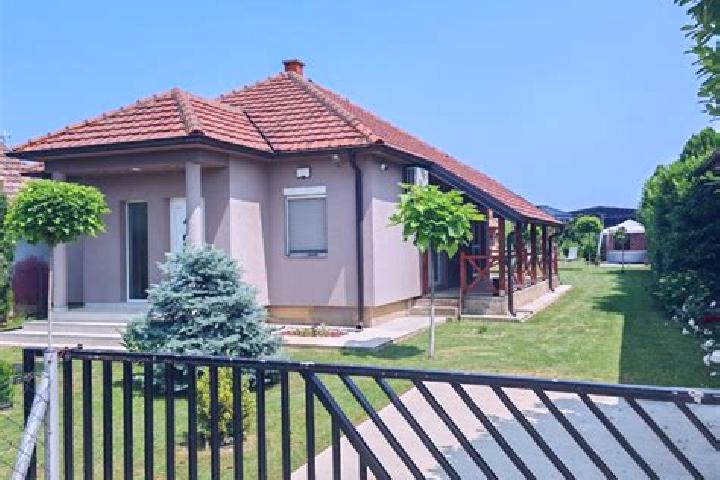 Iris, 27 — Escort in Klenak, Serbia