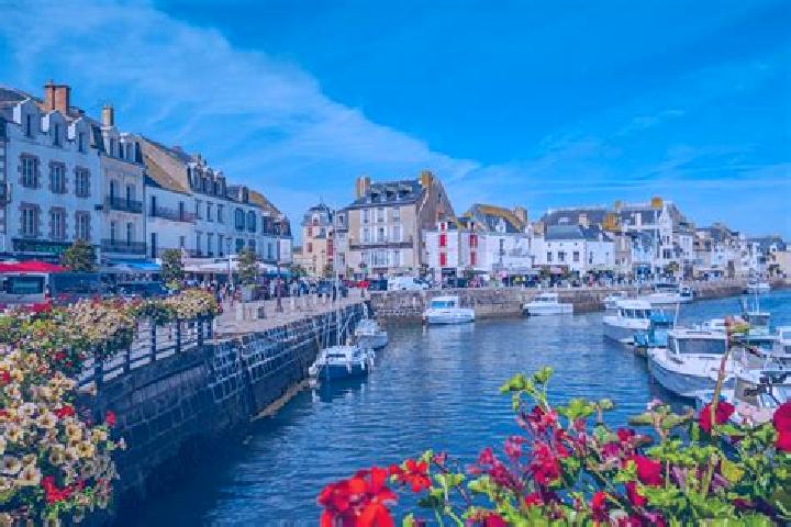 Iris, 27 — Escort in Le Croisic, France