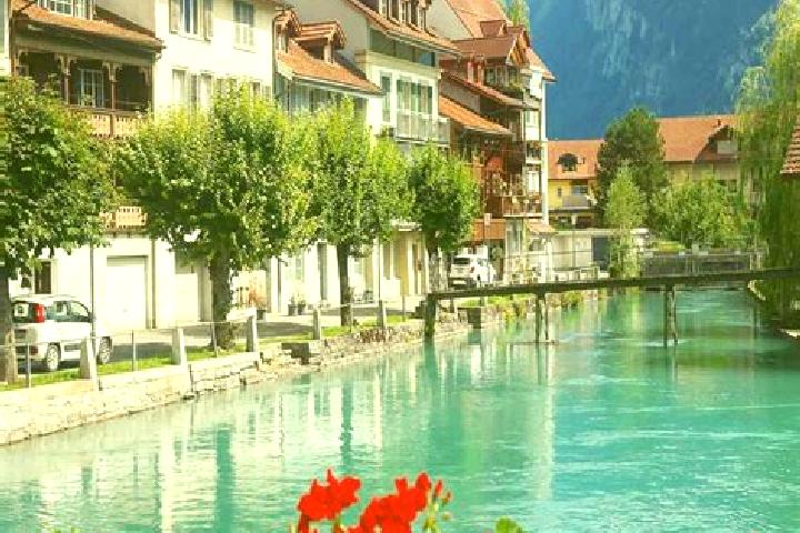 Iris, 27 — Escort in Niederburen, Switzerland