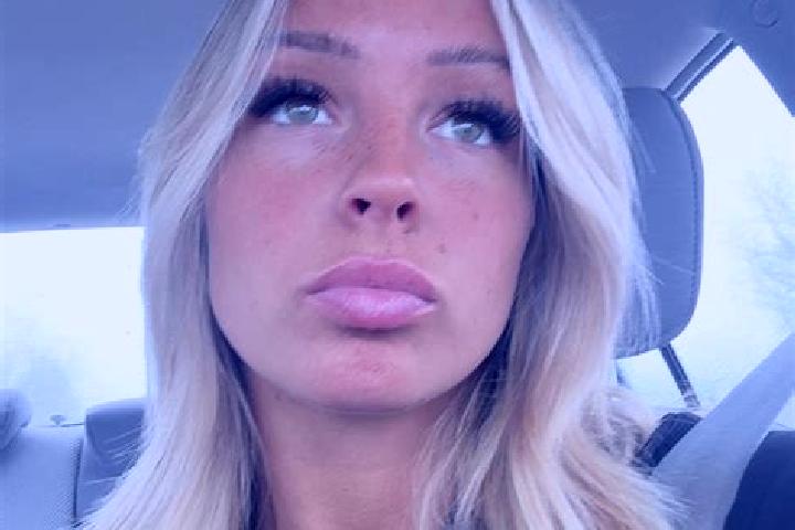 Iris, 27 — Escort in Olby, France