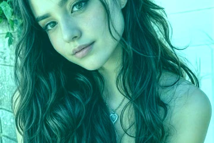 Iris, 28, a auburn amber-eyed middle eastern companion based in Catia La Mar. Offering Tantra, Erotic Massage, Duos. Available for incall and outcall, day an...