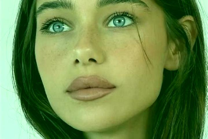 Iris, 28, a brunette grey-eyed middle eastern companion based in Ritini. Offering Tantra, BDSM, Prostate Massage. Available for incall and outcall, overnight...