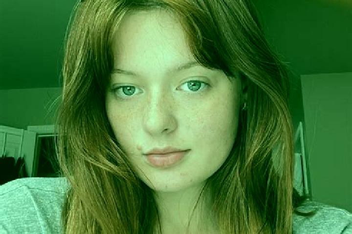 Iris, 28, a red brown-eyed mixed companion based in Carstieni. Offering Massage, Dinner Date, Deep French Kissing, Overnight. Available for incall and outcal...