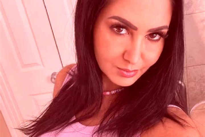 Iris, 28, a red green-eyed mediterranean companion based in Pontian. Offering Massage, Erotic Massage, Striptease, Deep French Kissing. Available for incall ...