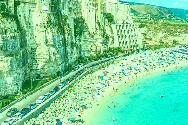 Iris, 28 — Escort in Manciano, Italy