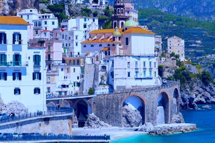Iris, 28 — Escort in Osteno, Italy