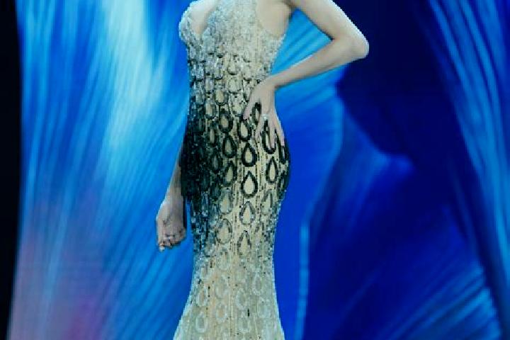 Iris, 28 — Escort in Quan Hau, Vietnam