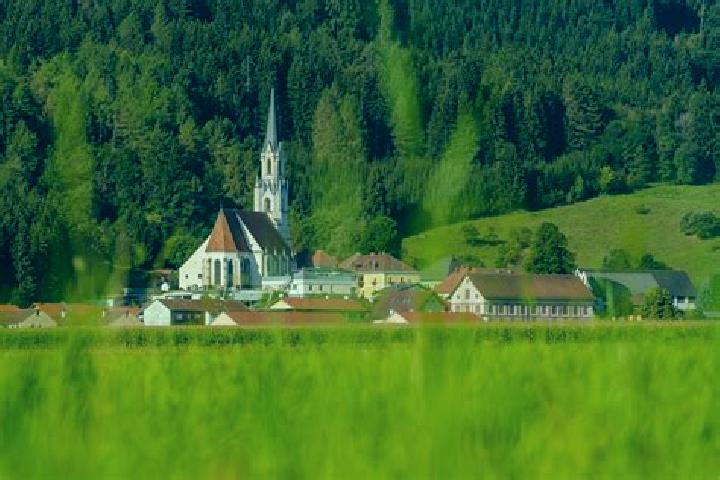 Iris, 28 — Escort in Weisskirchen in Steiermark, Austria