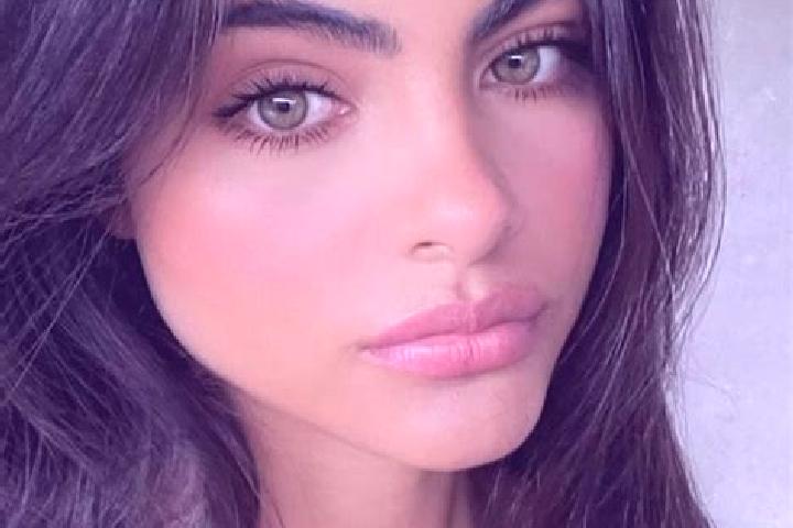 Iris, 29, a brunette green-eyed indian companion based in Hazro City. Offering Dinner Date, A-Level, Tantra. Available for incall and outcall, day and evenin...