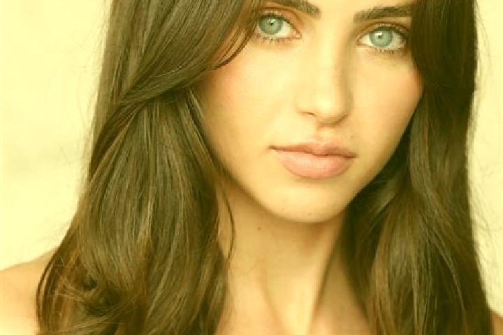 Iris, 29, a red brown-eyed latina companion based in Campo Largo. Offering GFE, Girlfriend Experience, Massage, A-Level, Party Girl. Available for incall and...