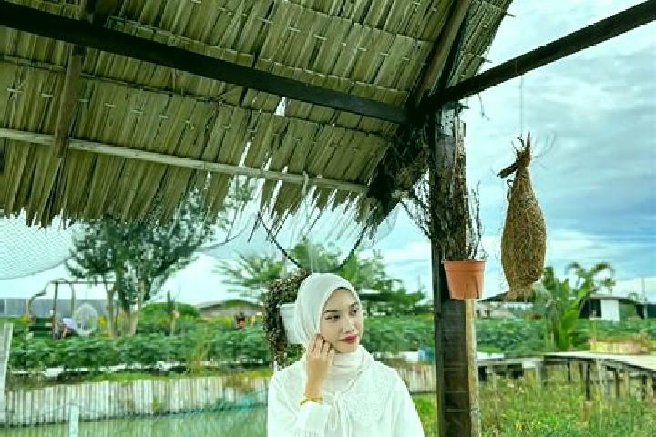 Iris, 29 — Escort in Bagan Datoh, Malaysia