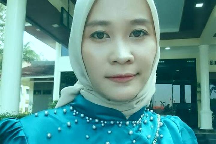 Iris, 29 — Escort in Kincir Wetan, Indonesia
