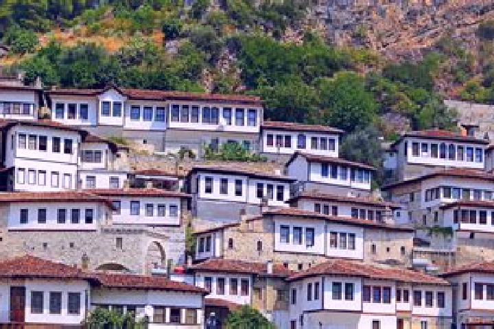 Iris, 29 — Escort in Topojan, Albania