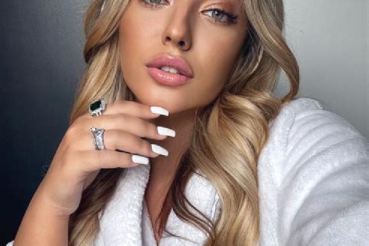 Iris, 30, a blonde grey-eyed latina companion based in Kirov. Offering Deep French Kissing, Dinner Date, Striptease. Available for incall and outcall, day an...