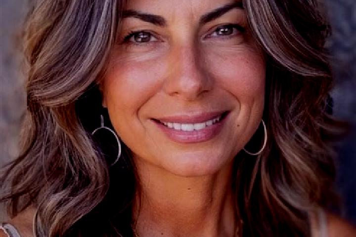 Iris, 30, a brunette grey-eyed middle eastern companion based in Greenview. Offering Tantra, Travel Companion, Massage. Available for incall and outcall, day...