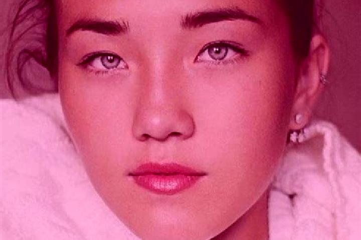 Iris, 30, a red blue-eyed asian companion based in Laroche-Saint-Cydroine. Offering Fetish, Overnight, Travel Companion, Tantra. Available for incall and out...
