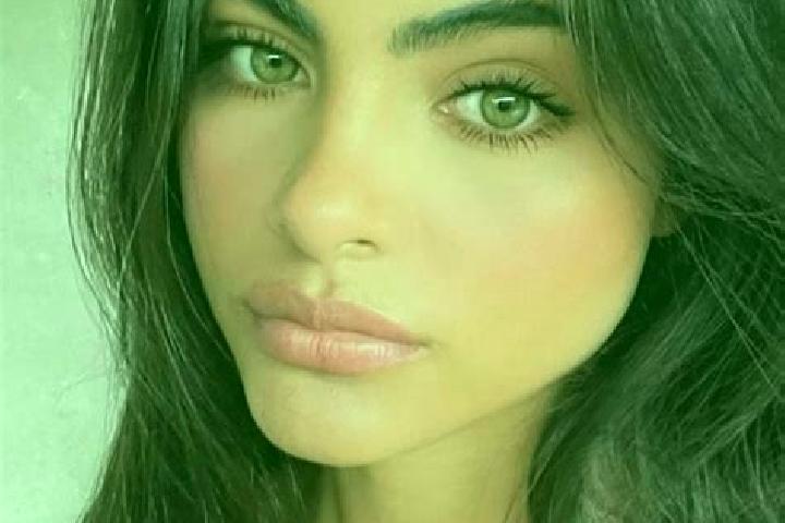 Iris, 30, a red dark-eyed indian companion based in Feld am See. Offering Domination, OWO. Available for incall and outcall, day and evening dates.