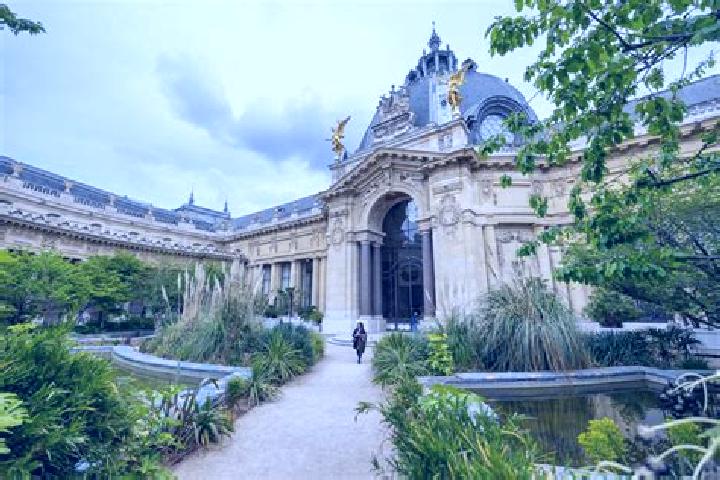 Iris, 30 — Escort in Petit Palais, France