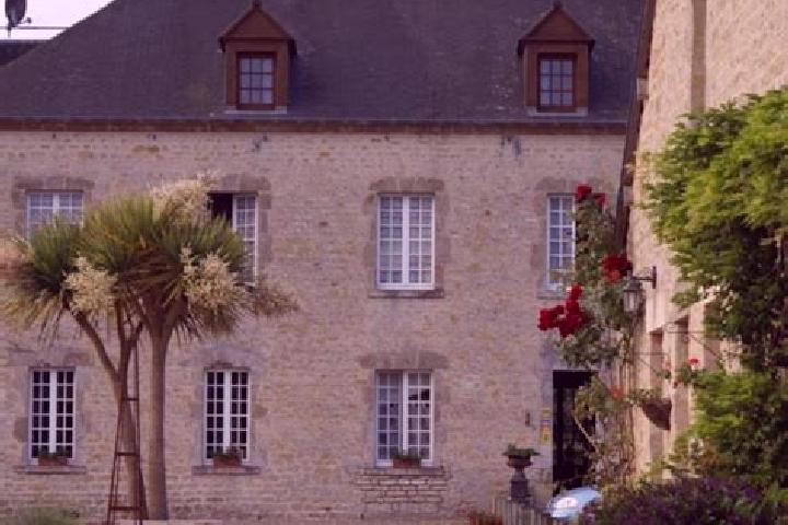 Iris, 30 — Escort in Sainte-Marie-du-Mont, France