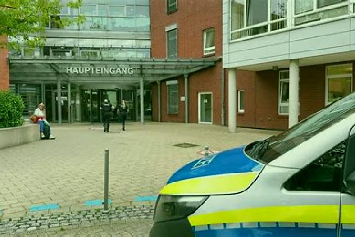 Iris, 30 — Escort in UEberruhr-Holthausen, Germany