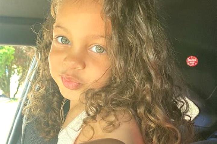 Iris, 31, a auburn blue-eyed mixed companion based in Ejido el Castillo. Offering Travel Companion, A-Level, Tantra, Party Girl. Available for incall and out...