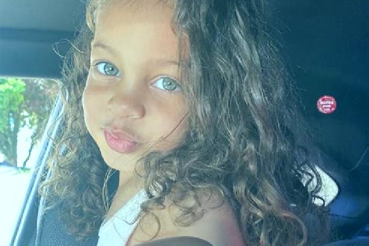 Iris, 31, a auburn blue-eyed mixed companion based in Lubja. Offering Erotic Massage, GFE, Girlfriend Experience, Overnight. Available for incall and outcall...