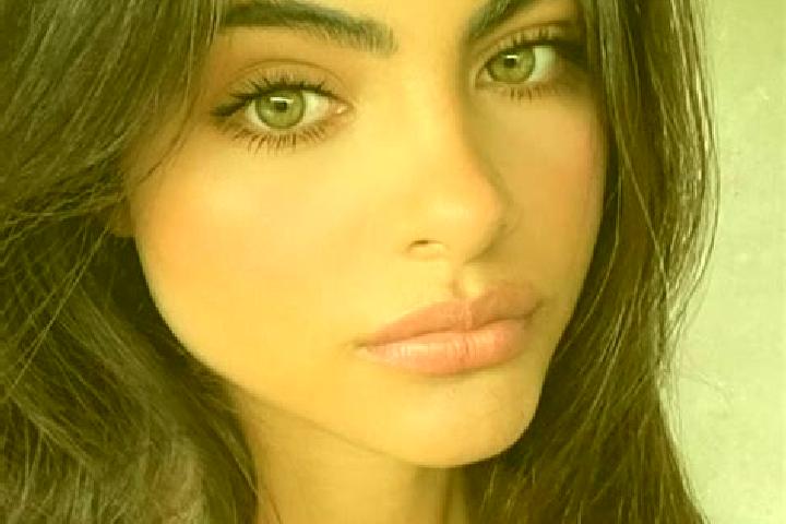 Iris, 31, a brunette dark-eyed indian companion based in Cuihua. Offering BDSM, Striptease, Couples, CIM, Tantra. Available for incall and outcall, overnight...