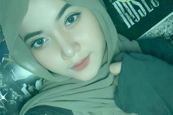 Iris, 31 — Escort in Lingga, Malaysia