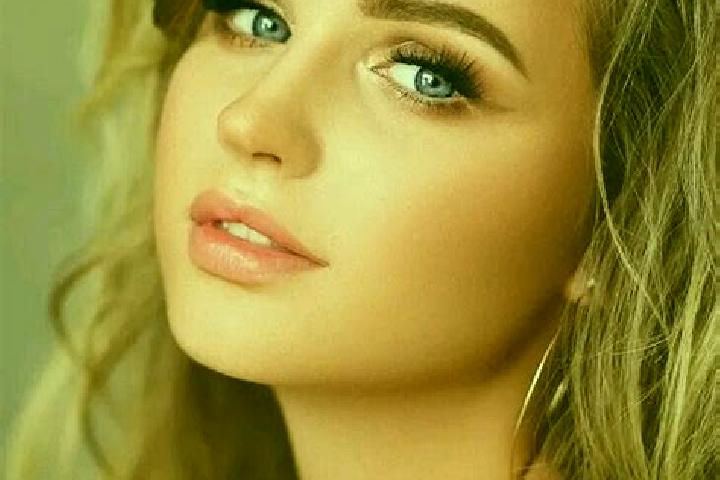 Iris, 32, a dark blonde blue-eyed caribbean companion based in Myurego. Offering Couples, Travel Companion, Girlfriend Experience, Dinner Date. Available for...