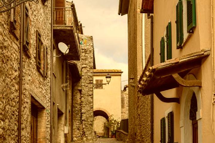 Iris, 32 — Escort in Avigliano, Italy