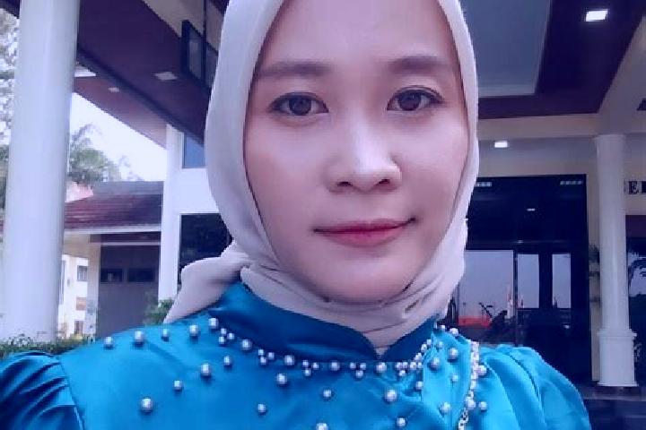 Iris, 32 — Escort in Gambiran Wetan, Indonesia