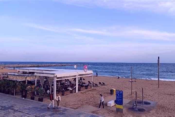 Iris, 33, a black grey-eyed mediterranean companion based in el Parc i la Llacuna del Poblenou. Offering A-Level, Couples, 69. Available for incall and outca...