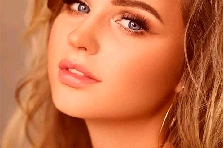 Iris, 33, a dark blonde blue-eyed ebony companion based in Cesiomaggiore. Offering 69, Travel Companion, OWO. Available for incall and outcall, day and eveni...
