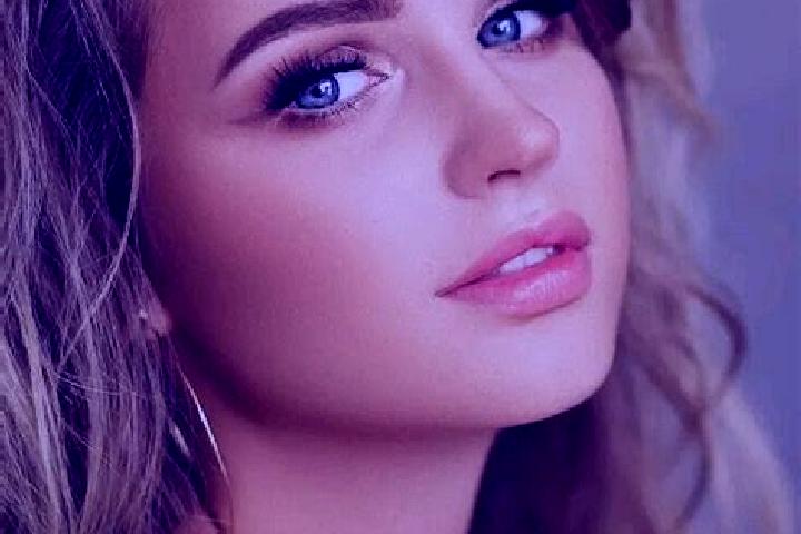 Iris, 33, a dark blonde blue-eyed mediterranean companion based in Daxu. Offering Domination, Roleplay, Travel Companion. Available for incall and outcall, d...