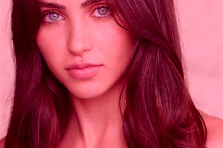 Iris, 33, a red brown-eyed mixed companion based in Przysietnica. Offering Striptease, 69, GFE, OWO. Available for incall and outcall, day and evening dates.