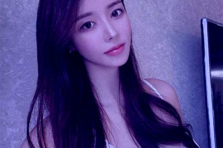 Iris, 33 — Escort in Daihai, China