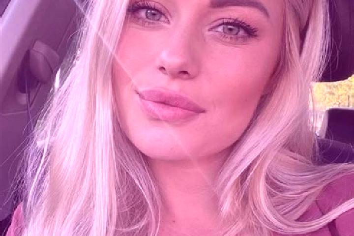 Iris, 34, a blonde hazel-eyed mediterranean companion based in Sumber Tengah. Offering Travel Companion, Overnight, Erotic Massage, Fetish, Couples. Availabl...