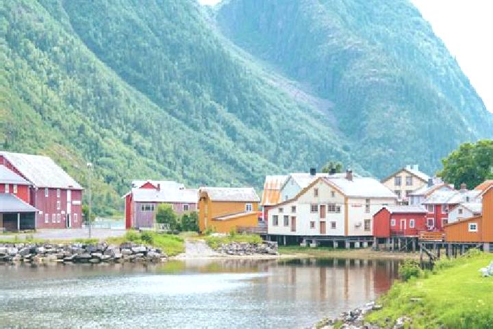 Iris, 34 — Escort in Mosjoen, Norway