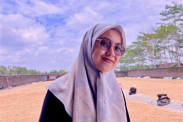 Iris, 34 — Escort in Senggreng, Indonesia
