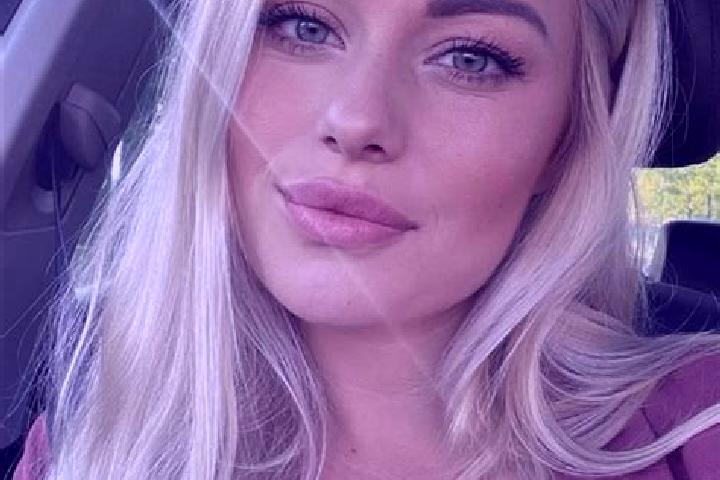 Iris, 35, a blonde hazel-eyed slavic companion based in Owendo. Offering Couples, 69, CIM, Prostate Massage, Massage. Available for incall and outcall, day a...