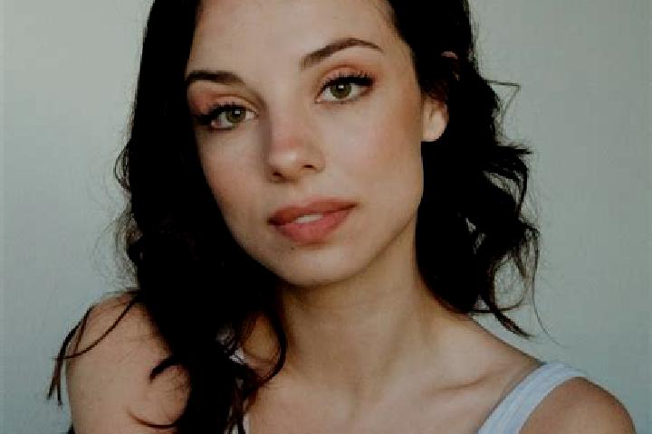 Iris, 35, a brunette amber-eyed mediterranean companion based in Zumikon. Offering Duos, Party Girl, Massage, Travel Companion. Available for incall and outc...