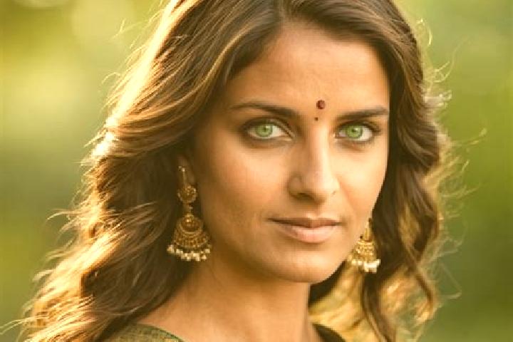 Iris, 35, a red green-eyed indian companion based in Purullena. Offering Dinner Date, Travel Companion, BDSM, GFE. Available for incall and outcall, overnigh...