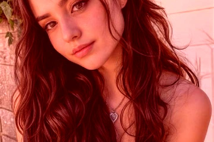 Iris, 35, a red hazel-eyed mediterranean companion based in Bruere-Allichamps. Offering Striptease, Domination, Duos, Erotic Massage. Available for incall an...