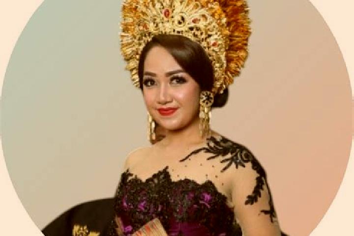 Iris, 35 — Escort in Banjar Kelodan, Indonesia