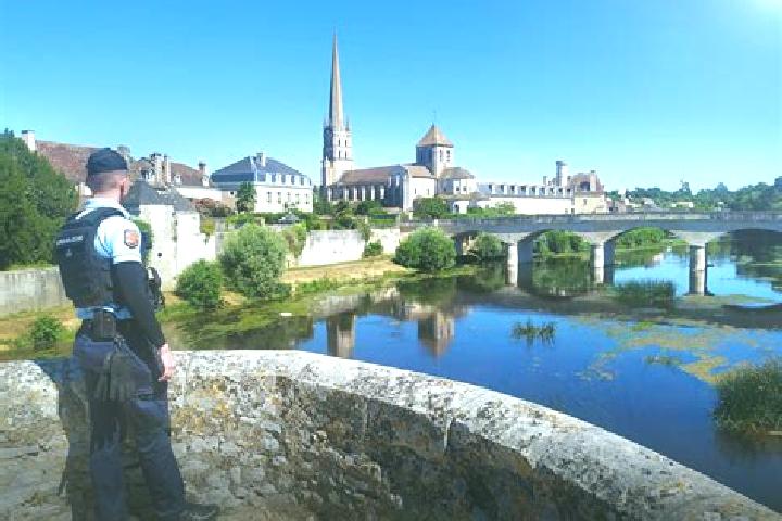 Iris, 35 — Escort in Thurageau, France