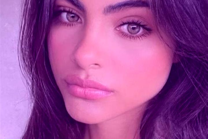 Iris, 36, a dark blonde green-eyed latina companion based in Maagnas. Offering A-Level, Duos, GFE. Available for incall and outcall, day and evening dates.