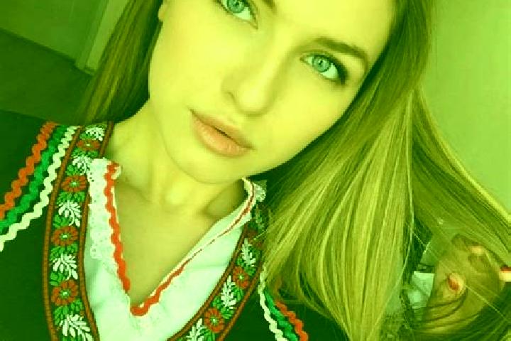 Iris, 36, a dark blonde green-eyed slavic companion based in Strathmore. Offering OWO, Couples, CIM, Deep French Kissing, Girlfriend Experience. Available fo...