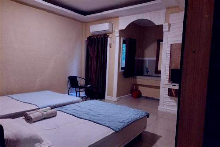 Iris, 36 — Escort in Cikampek, Indonesia