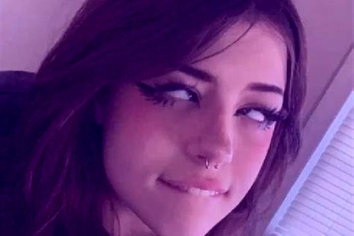Iris, 37, a brunette brown-eyed mixed companion based in Cloverdale. Offering A-Level, Party Girl, Travel Companion, OWO. Available for incall and outcall, d...